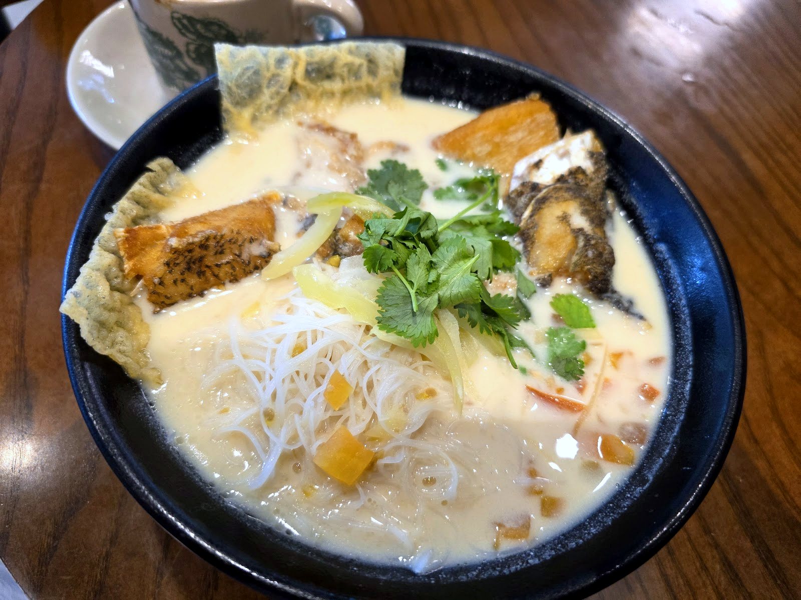 Milky broth fish noodle soup