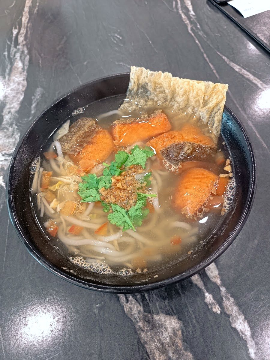 Clear fish noodle soup